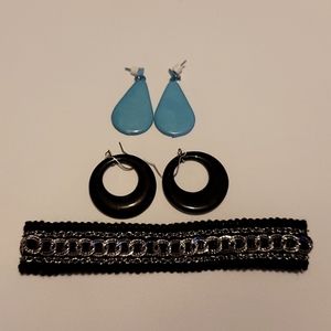 Artsy Vintage and Contemporary Trio🖤💙🖤💙